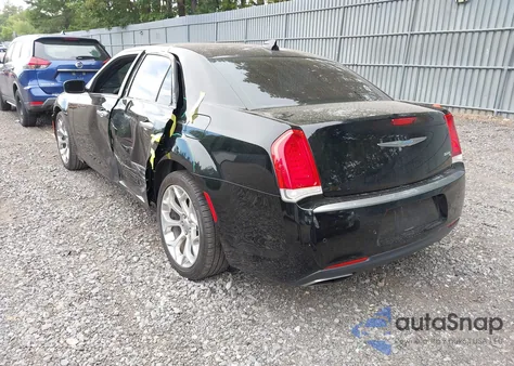2018 Chrysler 300 300C z USA, uszkodzony, nr VIN 2C3CCAPT3JH201676